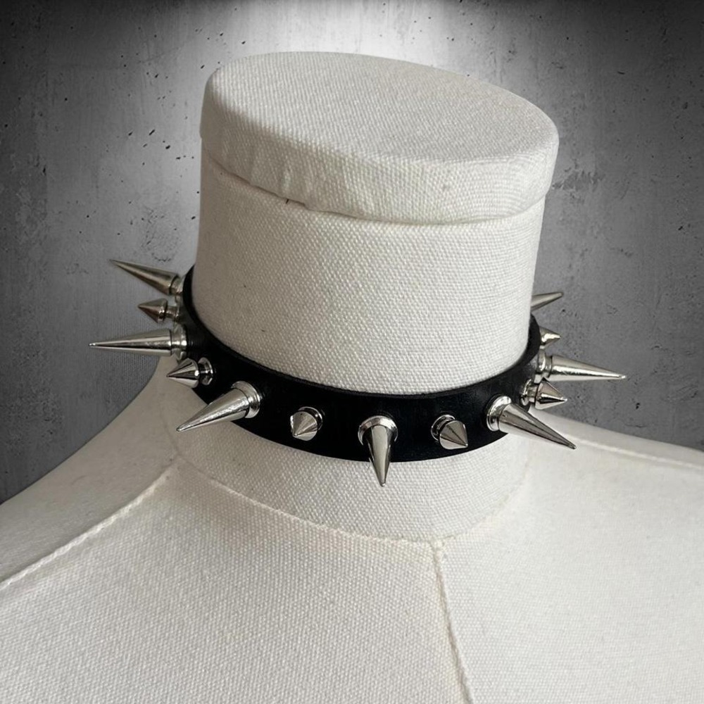 Black PU Spiked Choker Necklace - Picture 2 of 6